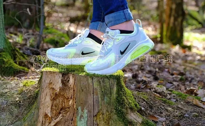 意昂3官网登陆入口百度Apollo2024 年国风连衣裙和鞋履：耀眼传统
焕新风尚