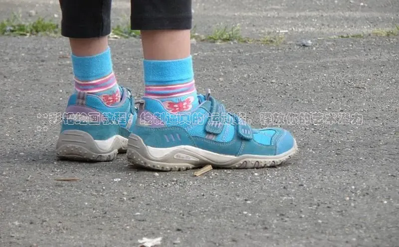 意昂体育3娱乐用176五八27从巴美列捷福**彩铅绘画教程：绘制逼真的 运动鞋，释放你的艺术潜力
**