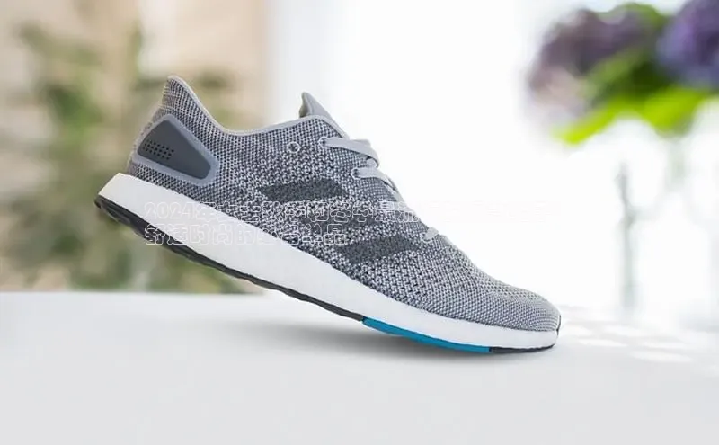 意昂3平台客服小红书2024年女士秋季和冬季最流行的爆款鞋子：
舒适时尚的必备单品