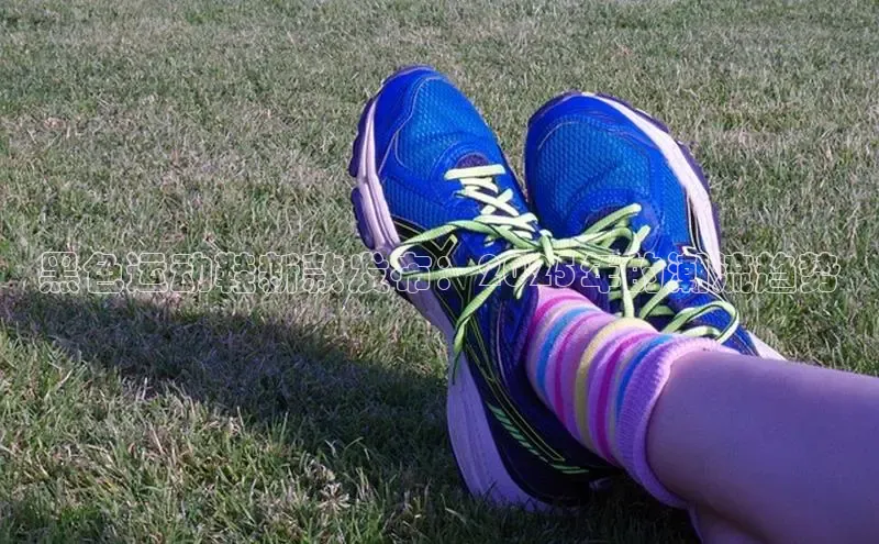 黑色运动鞋新款发布：2025年的潮流趋势